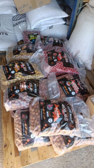 Likvidace boilis 5kg různé příchutě. Jen na prodejně. Nezasilame . Pytel za 199 ., Kč kdo přijde první je to jeho ....